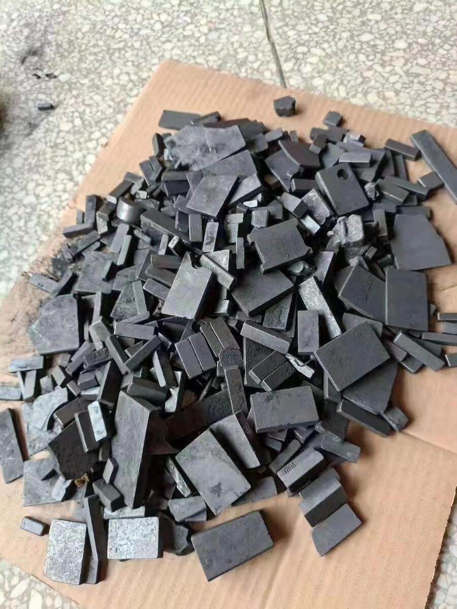 湖南大量回收廢石墨電極多少錢(qián)一噸